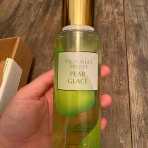Victoria’s Secret Pear Glacé body mist